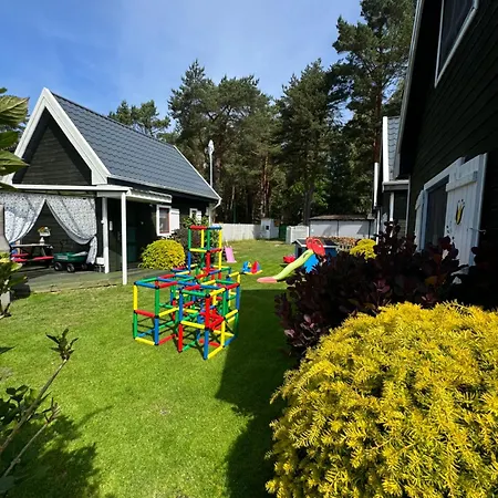 Letniskowe Grenland 山林小屋 Dębki