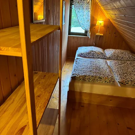 Letniskowe Grenland 山林小屋 *