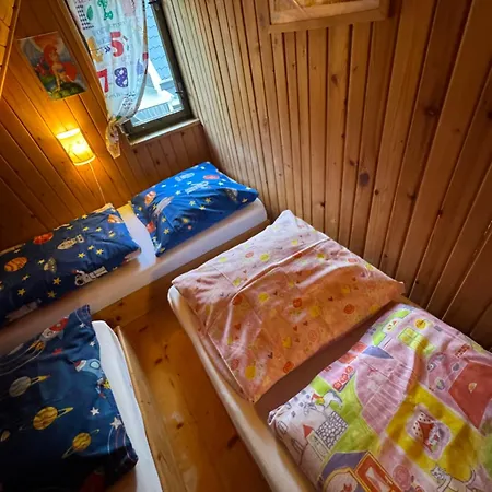 Letniskowe Grenland 山林小屋 *