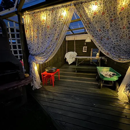 Letniskowe Grenland 山林小屋 Dębki